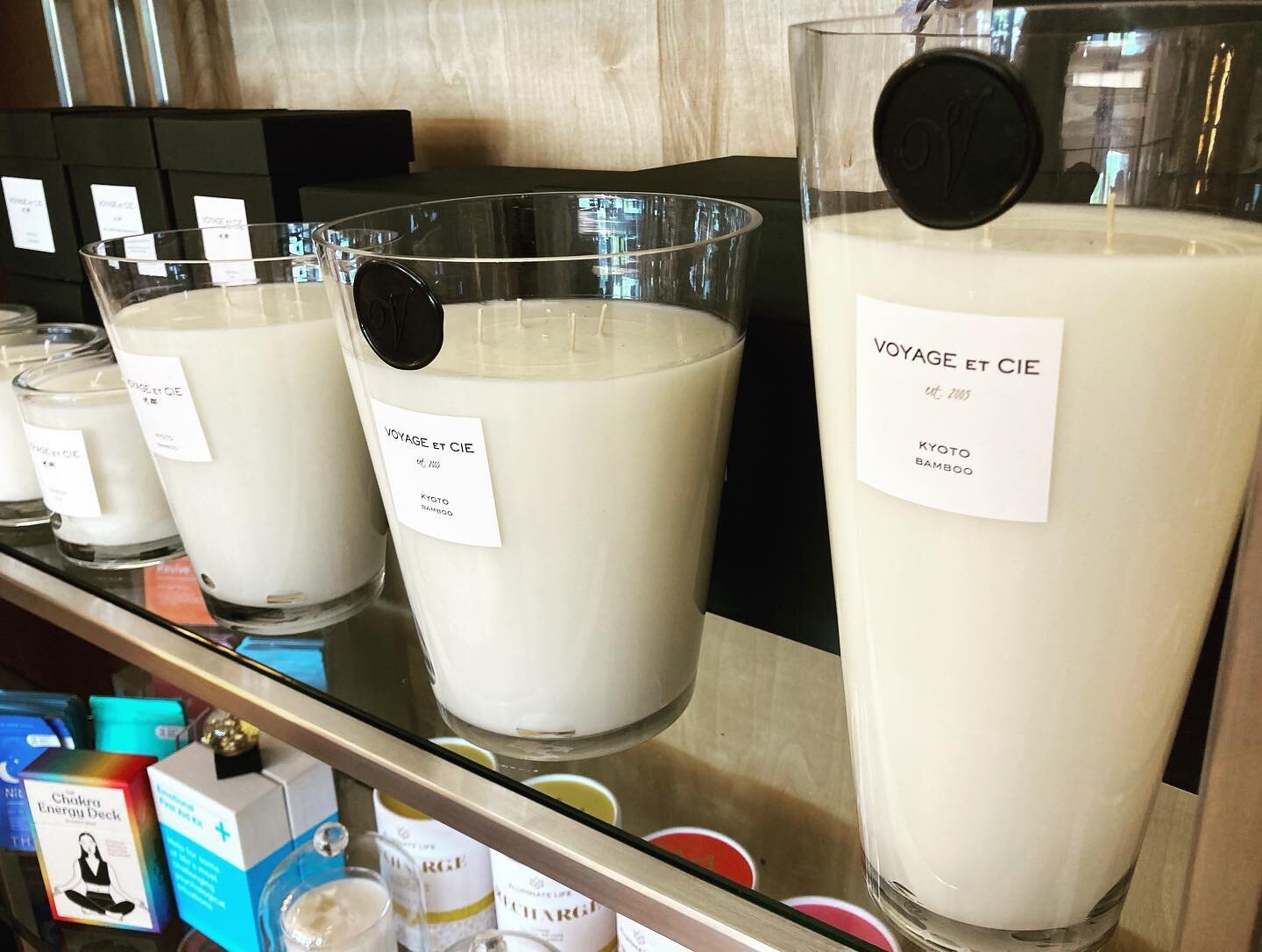 So in ❤️ with these @voyageetcie gorgeous candles. Close your eyes, breath in, the french countryside awaits. Perfect for indoor or outdoor spaces. #outdoorliving #luxuryproducts #frenchinspiredmoments